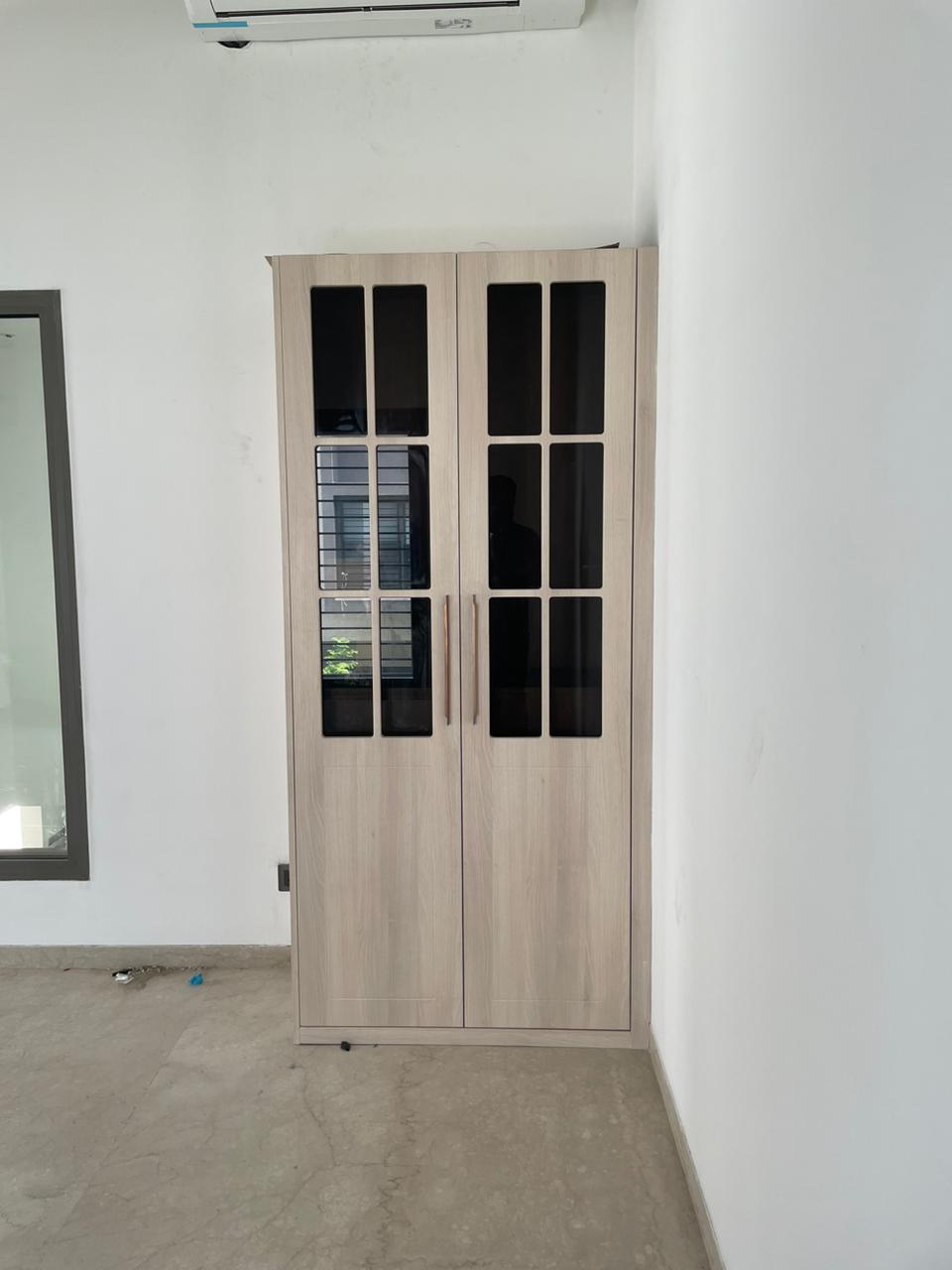Wardrobe 32